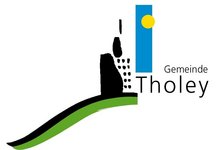 Das Logo der Gemeinde Tholey mit dem Schaumberg auf Grün und einer Sonne am Himmel